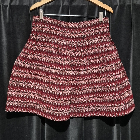 H&M Red and White Zigzag Women's Shorts - Picture 2 of 5